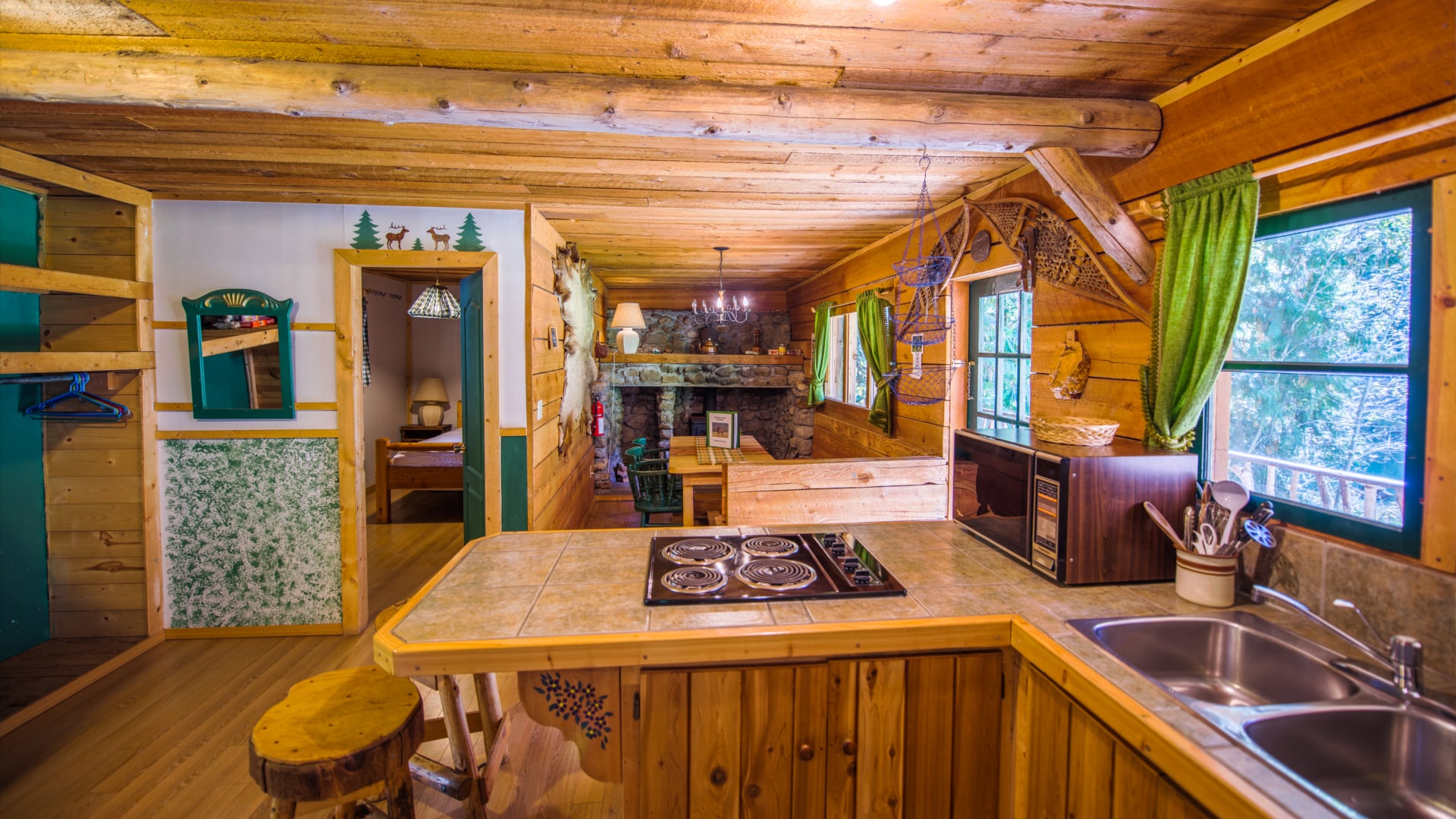 Cozy Cabins - Cabin Rentals BC - Lakefront Private Resort - Echo Lake - Elk - Hero - 001