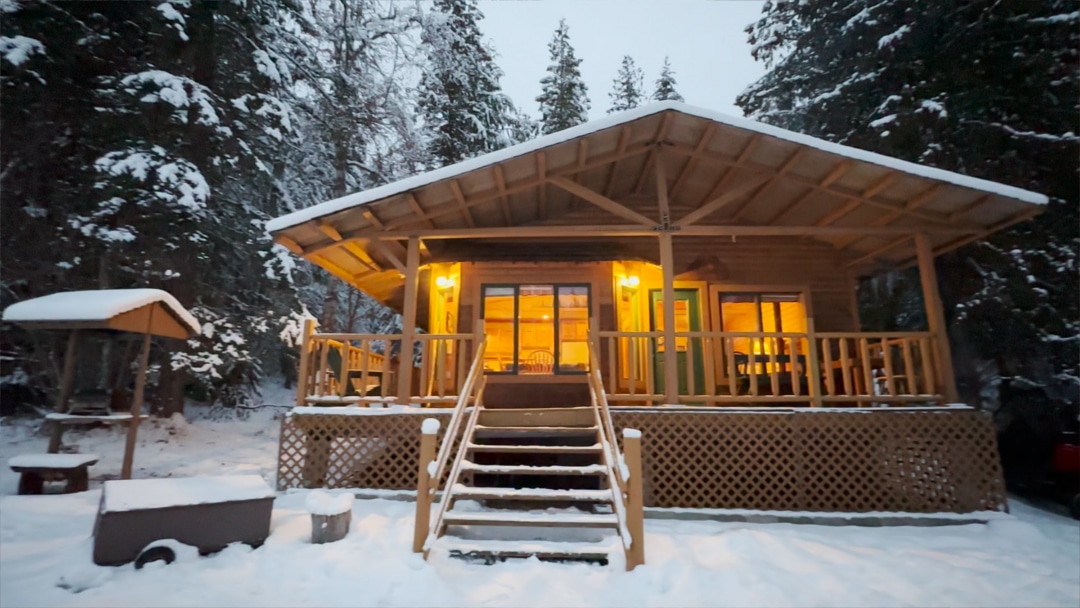 Cozy Cabins - Cabin Rentals BC - Lakefront Private Resort - Echo Lake - Lynx - Info Box - 001